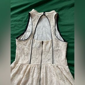 Vintage white lace mini dress - pockets!